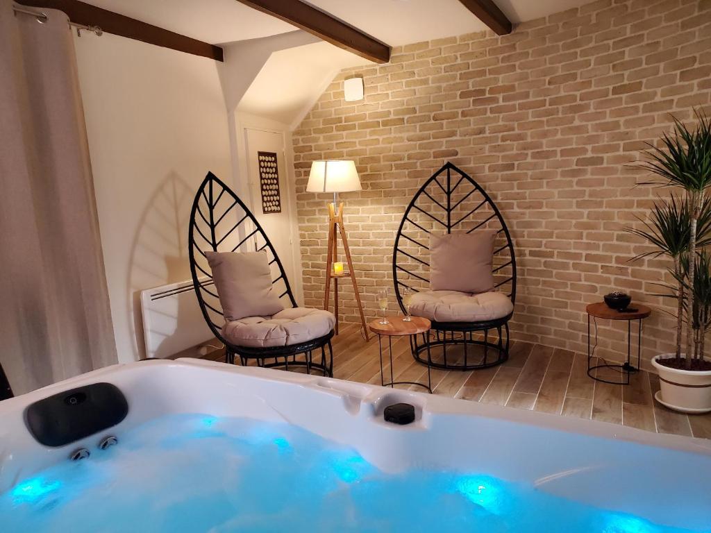 Gîte à Flaviac en Ardèche avec Jacuzzi privatif