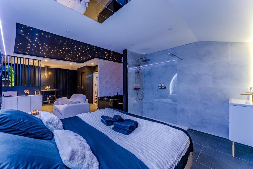 Le Céleste - Suite immersive, sauna et spa privatif