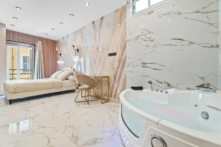 Nice Renting - 8FRANCE - Luxury & Comfort Love Room Suite Jacuzzi Massena