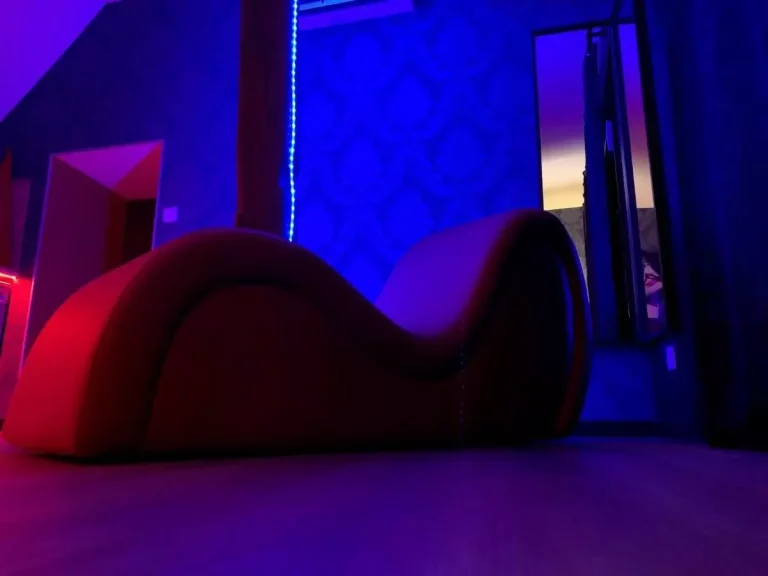 Love room avec jacuzzi privé en Sarthe